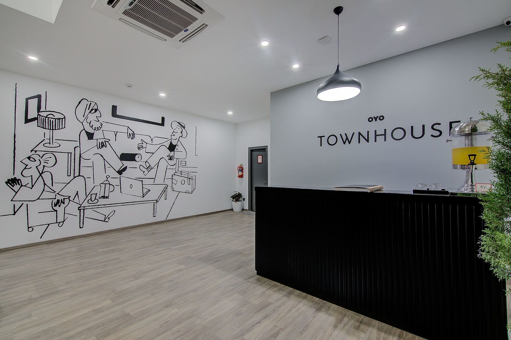 Oyo Townhouse 044 Sector 14 Gurugram Hotel Gurgaon Luaran gambar