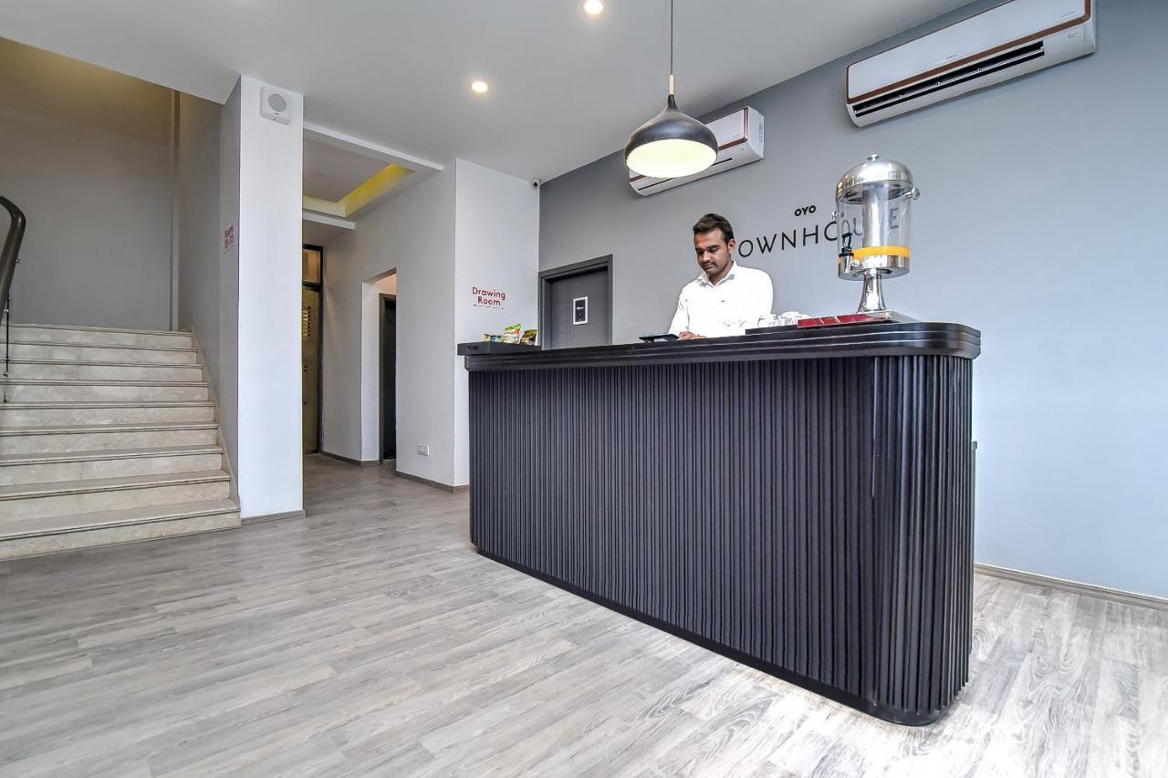 Oyo Townhouse 044 Sector 14 Gurugram Hotel Gurgaon Luaran gambar