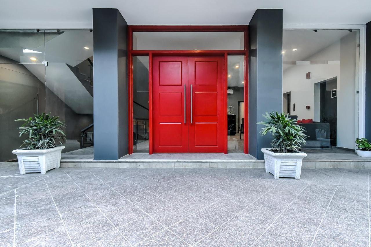 Oyo Townhouse 044 Sector 14 Gurugram Hotel Gurgaon Luaran gambar