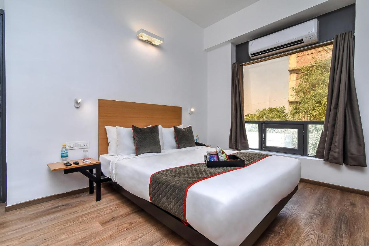 Oyo Townhouse 044 Sector 14 Gurugram Hotel Gurgaon Luaran gambar