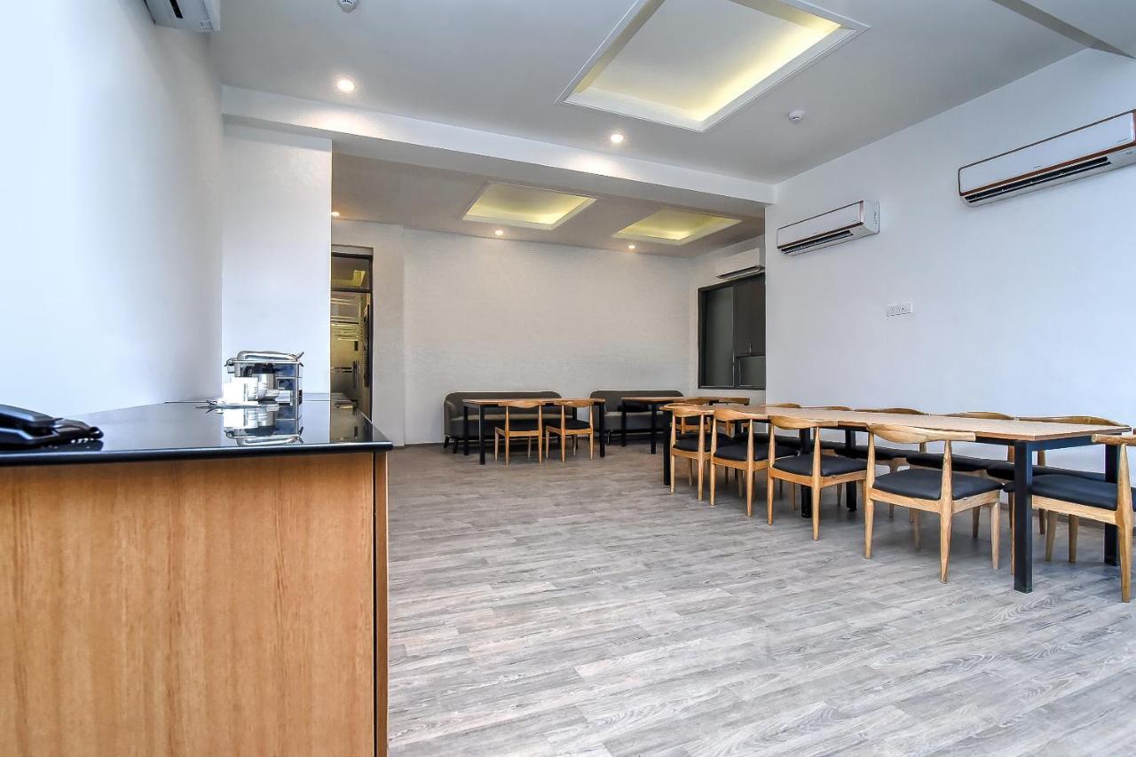 Oyo Townhouse 044 Sector 14 Gurugram Hotel Gurgaon Luaran gambar