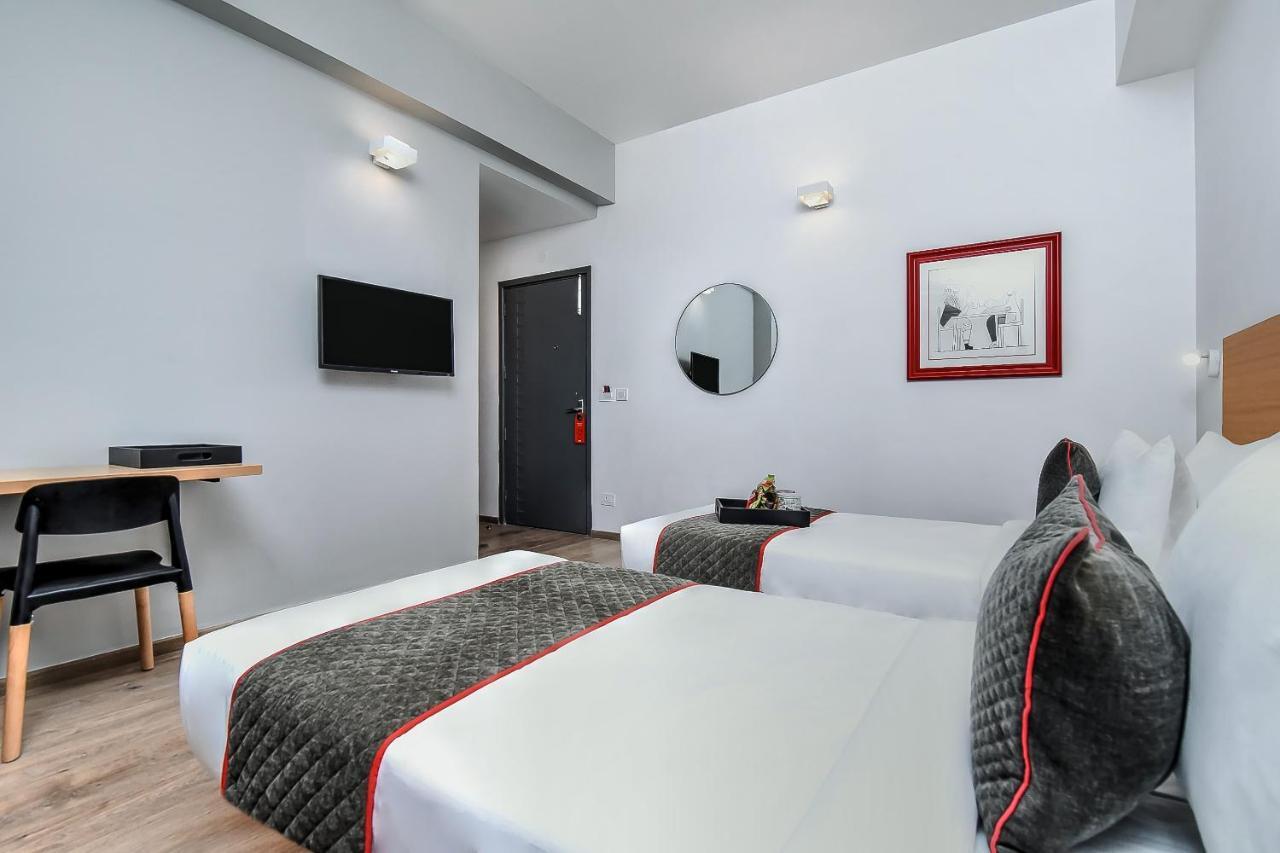 Oyo Townhouse 044 Sector 14 Gurugram Hotel Gurgaon Luaran gambar