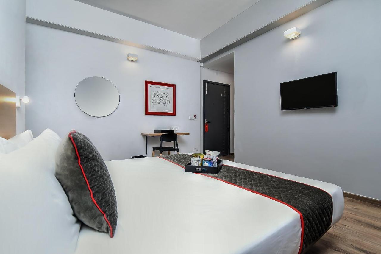 Oyo Townhouse 044 Sector 14 Gurugram Hotel Gurgaon Luaran gambar