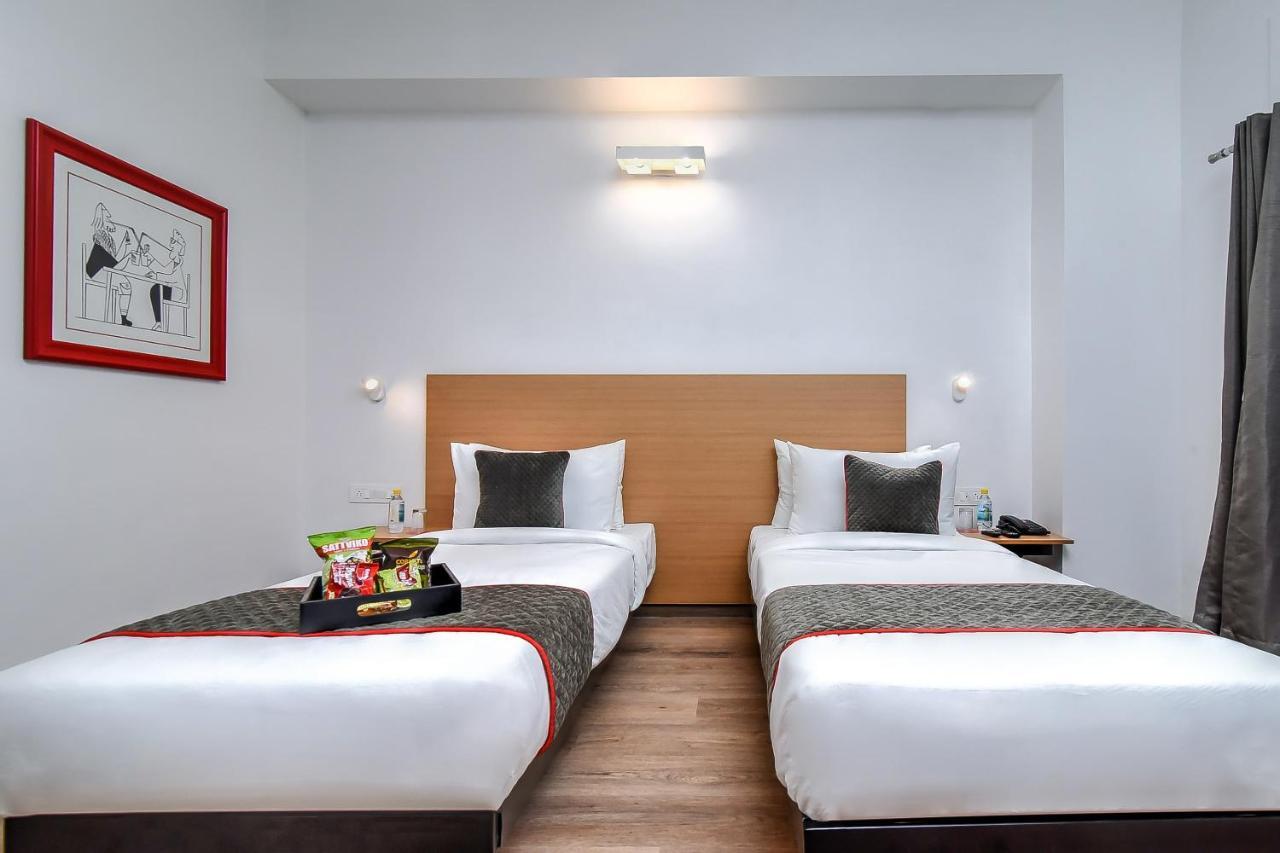 Oyo Townhouse 044 Sector 14 Gurugram Hotel Gurgaon Luaran gambar