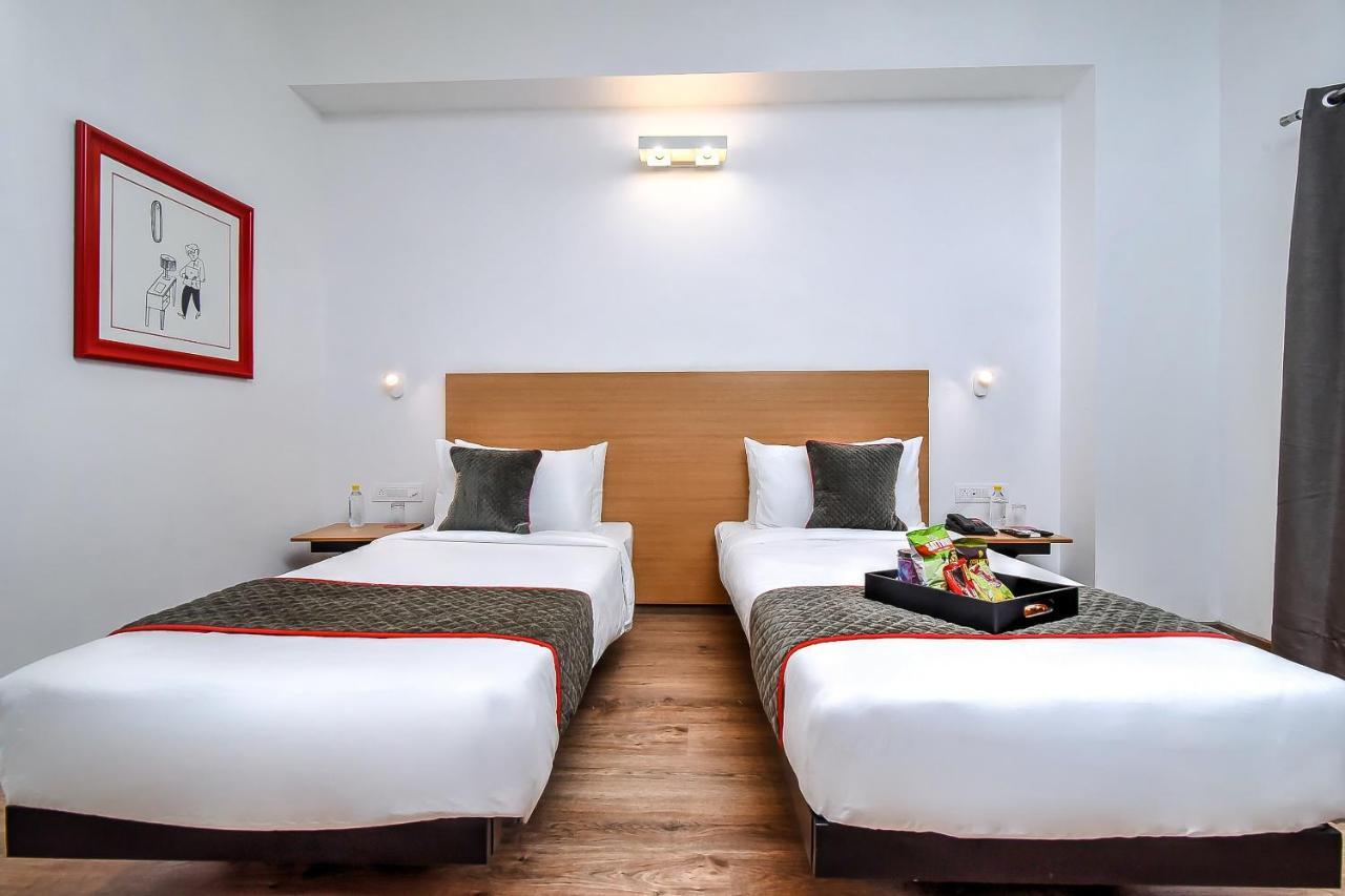 Oyo Townhouse 044 Sector 14 Gurugram Hotel Gurgaon Luaran gambar