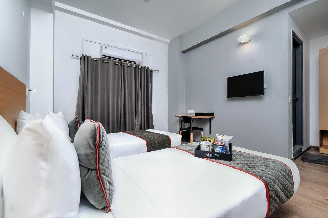 Oyo Townhouse 044 Sector 14 Gurugram Hotel Gurgaon Luaran gambar