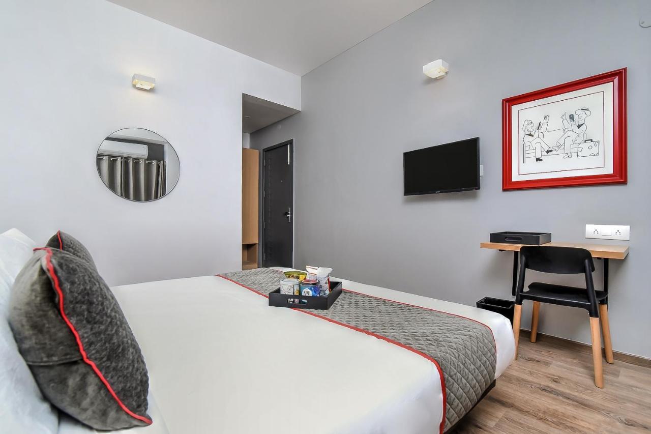 Oyo Townhouse 044 Sector 14 Gurugram Hotel Gurgaon Luaran gambar