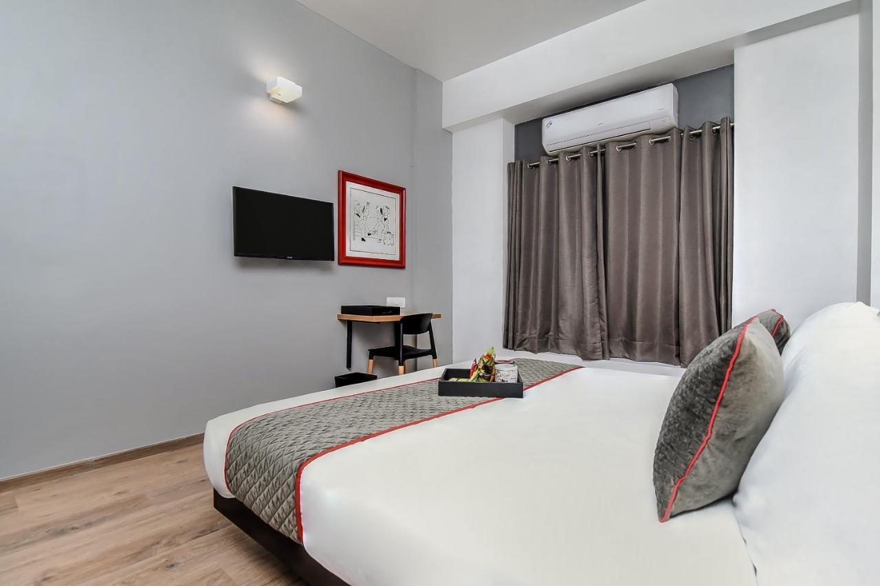 Oyo Townhouse 044 Sector 14 Gurugram Hotel Gurgaon Luaran gambar