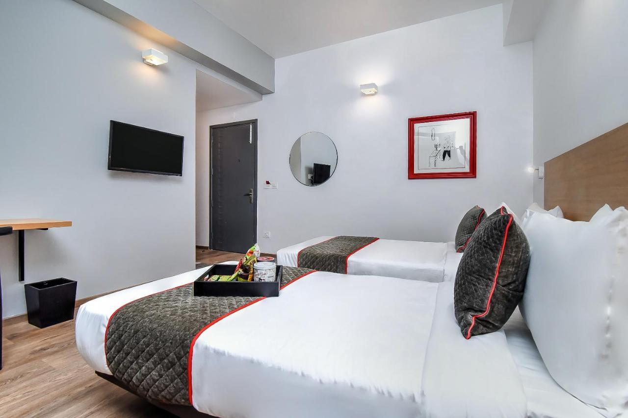 Oyo Townhouse 044 Sector 14 Gurugram Hotel Gurgaon Luaran gambar