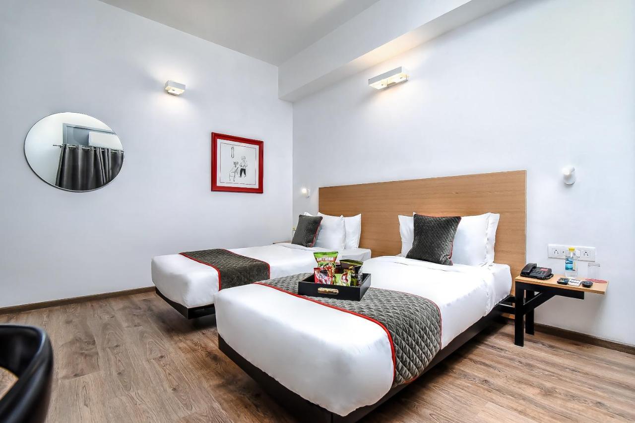 Oyo Townhouse 044 Sector 14 Gurugram Hotel Gurgaon Luaran gambar